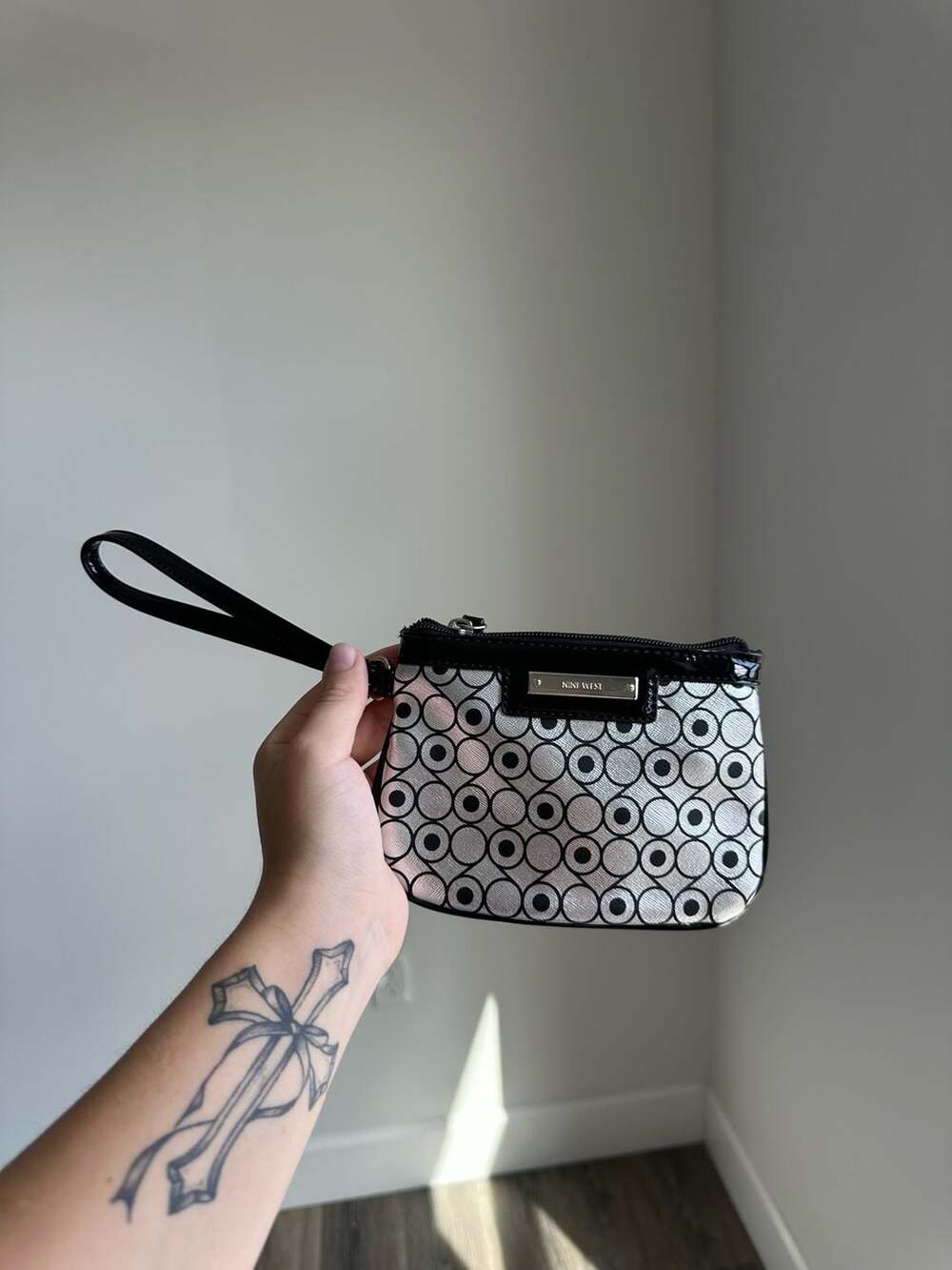 Nine West Black White Geometric Monogram Wristlet Wallet Purple Lining